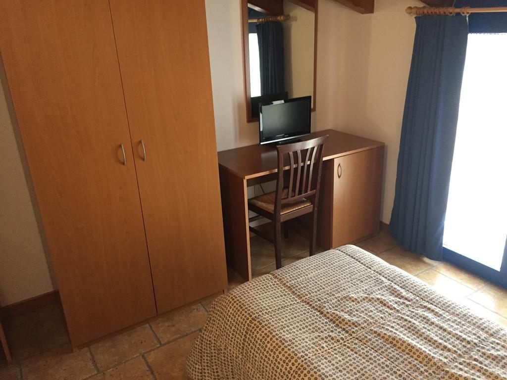 Hotel Il Canneto ปอร์โต เซเรซิโอ ภายนอก รูปภาพ