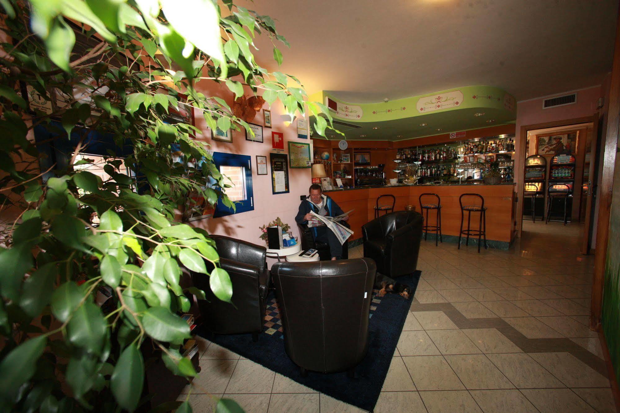 Hotel Il Canneto ปอร์โต เซเรซิโอ ภายนอก รูปภาพ