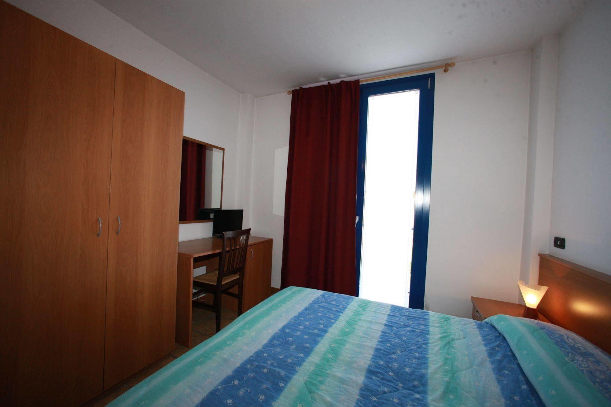 Hotel Il Canneto ปอร์โต เซเรซิโอ ภายนอก รูปภาพ