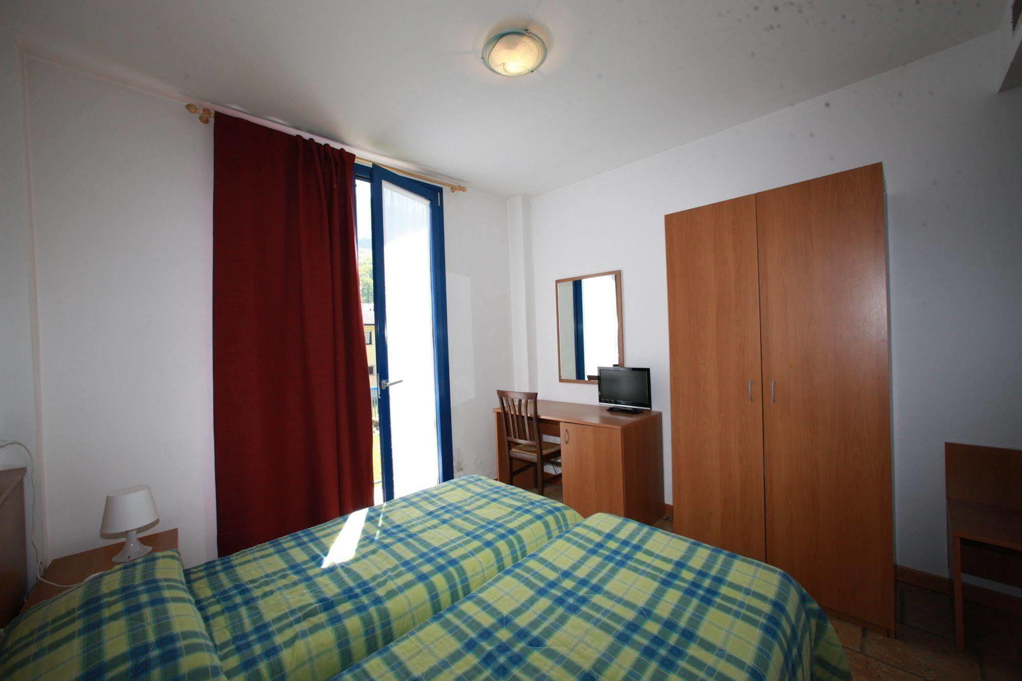 Hotel Il Canneto ปอร์โต เซเรซิโอ ภายนอก รูปภาพ