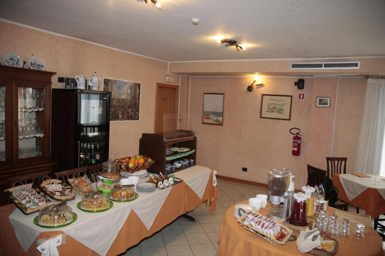 Hotel Il Canneto ปอร์โต เซเรซิโอ ภายนอก รูปภาพ