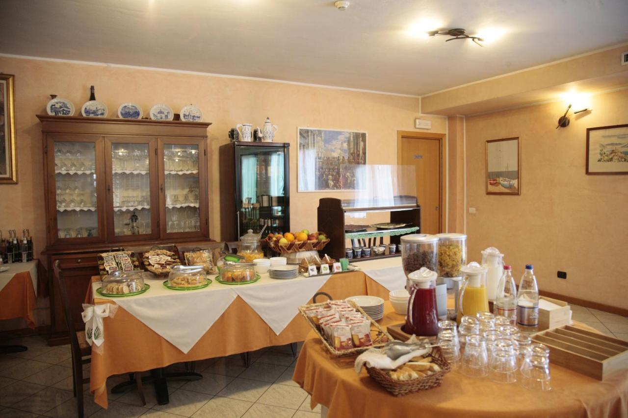 Hotel Il Canneto ปอร์โต เซเรซิโอ ภายนอก รูปภาพ