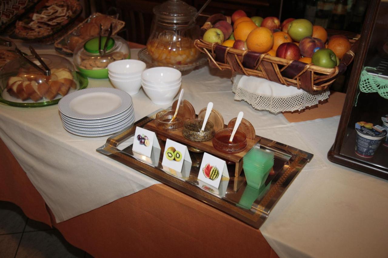 Hotel Il Canneto ปอร์โต เซเรซิโอ ภายนอก รูปภาพ