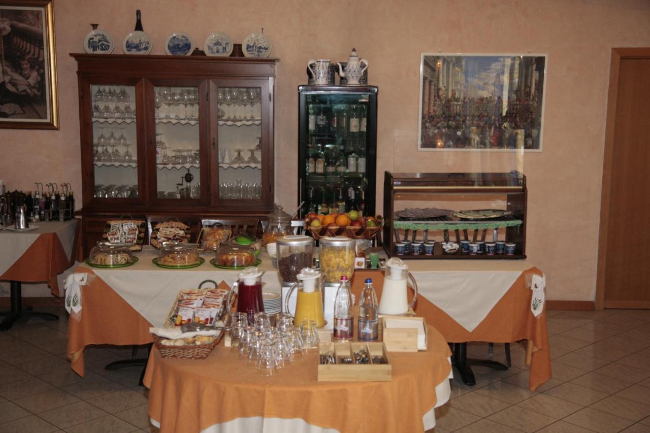 Hotel Il Canneto ปอร์โต เซเรซิโอ ภายนอก รูปภาพ