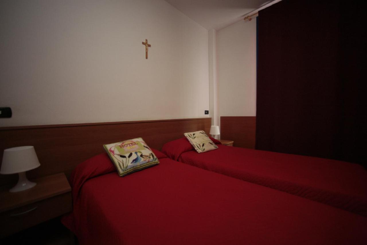 Hotel Il Canneto ปอร์โต เซเรซิโอ ภายนอก รูปภาพ